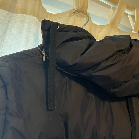 HALOGEN down/ feather zipper vest with cap sleeves and zipper hood, sz L - Picture 3 of 4